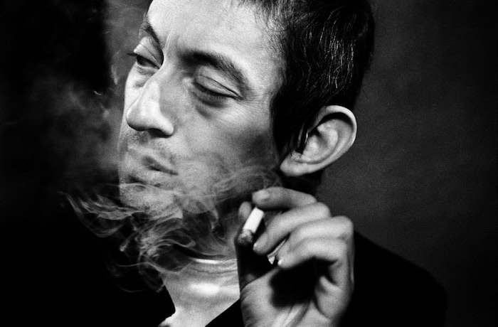 Herschtritt, Léon. Portrait de Serge Gainsbourg. Vers 1969. Photographie. Collection particulière.